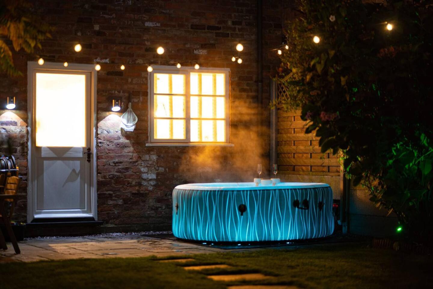 Stylish 2 Bedroom Cottage With Hot Tub And Parking Bewdley Eksteriør billede