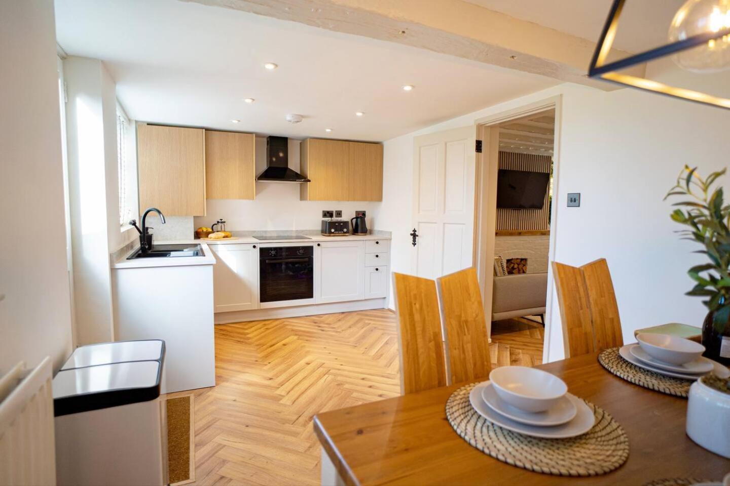 Stylish 2 Bedroom Cottage With Hot Tub And Parking Bewdley Eksteriør billede