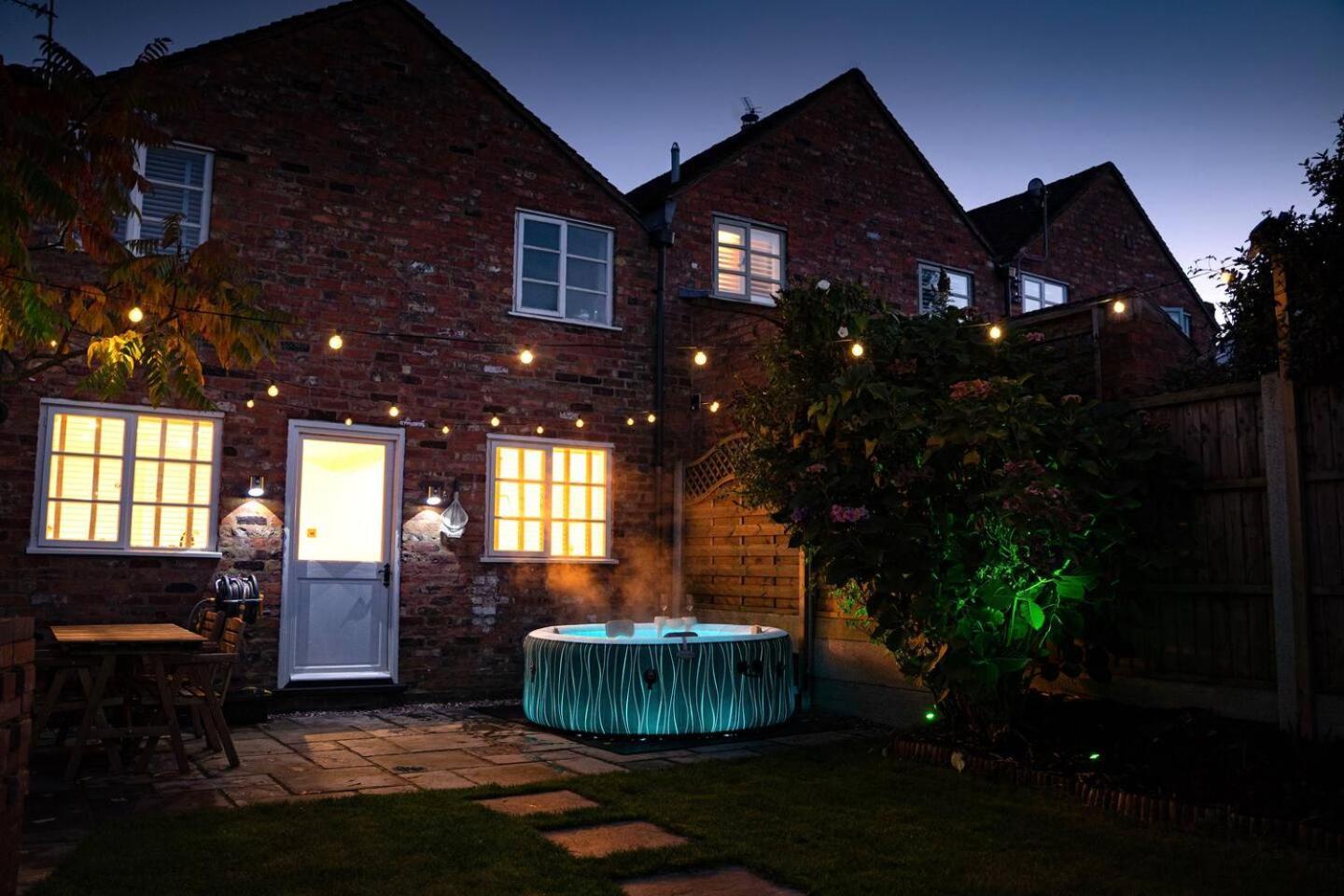 Stylish 2 Bedroom Cottage With Hot Tub And Parking Bewdley Eksteriør billede