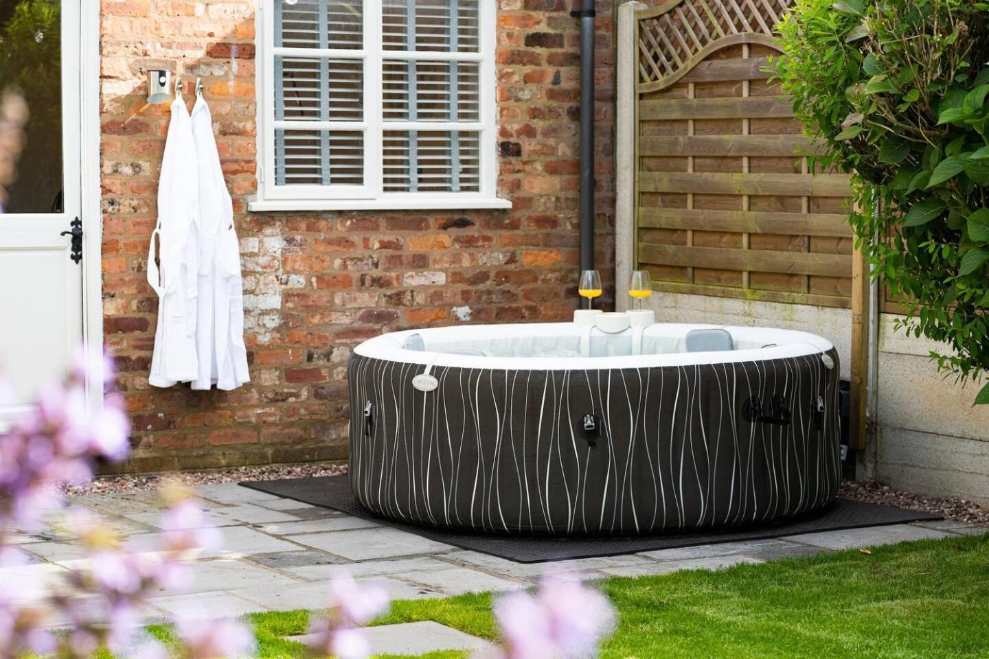 Stylish 2 Bedroom Cottage With Hot Tub And Parking Bewdley Eksteriør billede